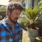 Karl Urban Instagram - Repotted that beast ....shattered 🤪 Happy new year y’all