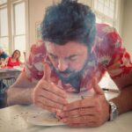 Karl Urban Instagram - Merry Christmas Y’all This magic trick involves fire & smoke , so don’t try it at home ... I recommend someone else’s home , preferably with a fire sensor & sprinkler system for maximum impact .