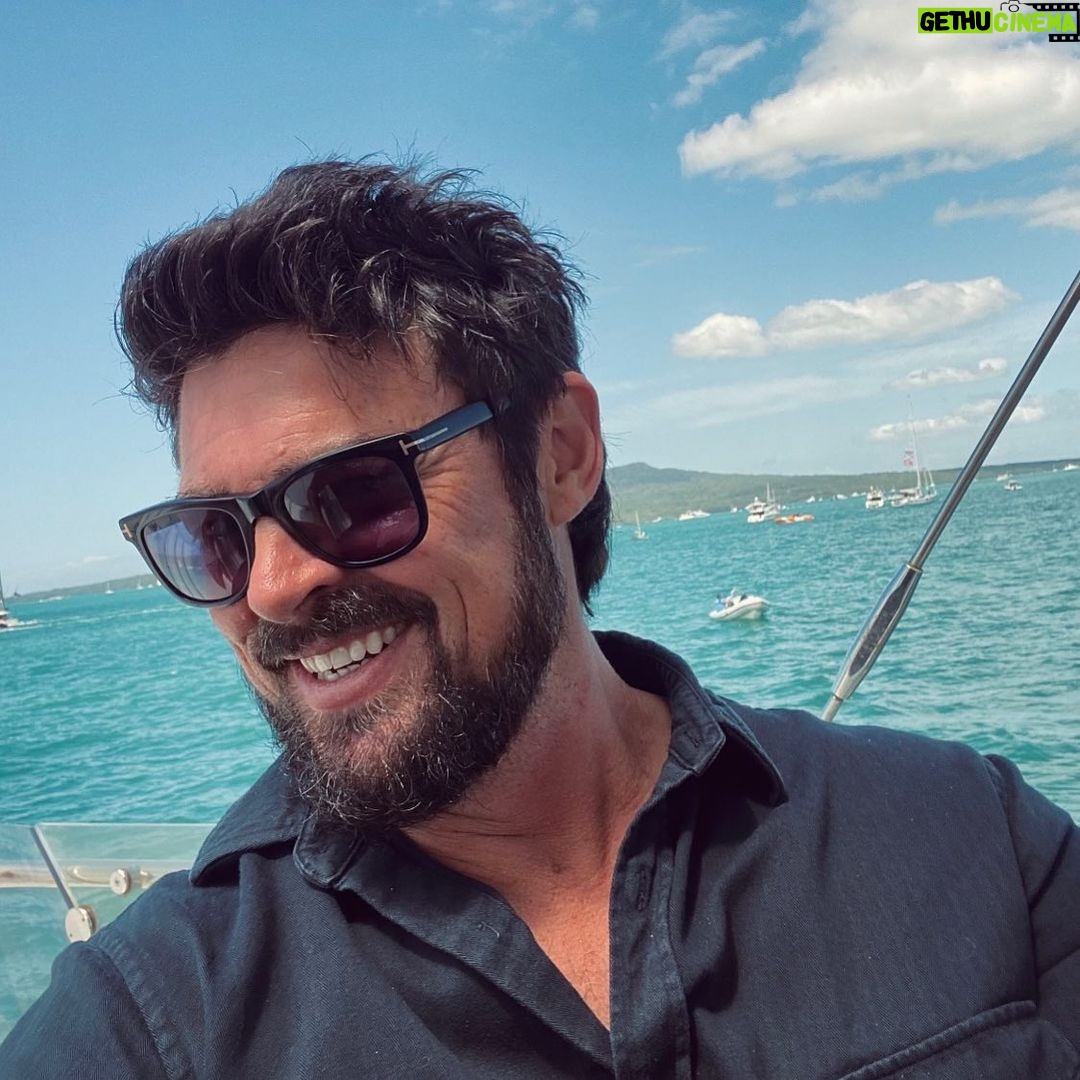 Karl Urban Instagram - How good is it to be ON The Foils ?! Settle down , just a bit of boat jargon ....😜 clearly I know little about sailing . Congrats to @emiratesteamnz for Winning the World Series (Not baseball) #americascup Great day on the Hauraki #nz 🇳🇿