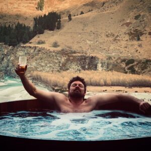 Karl Urban Instagram - Loves a hot tub #skiing #holiday