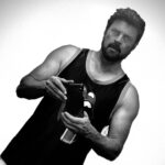 Karl Urban Instagram – Throwing it all the way back to Monday 😈
#tbt