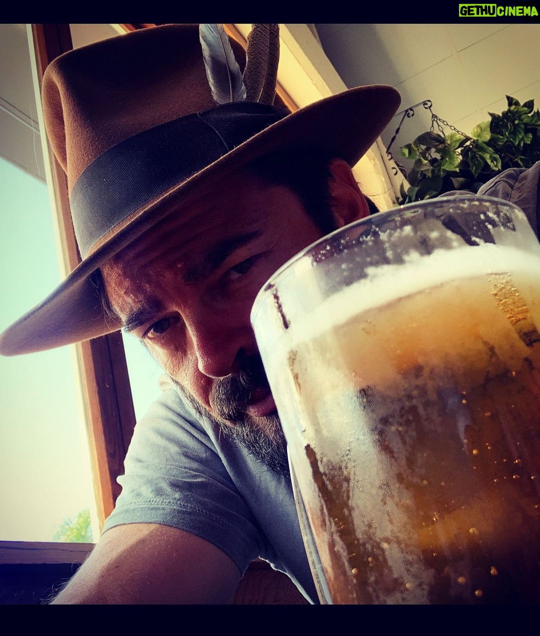Karl Urban Instagram - Cheers yโall ๐บ๐