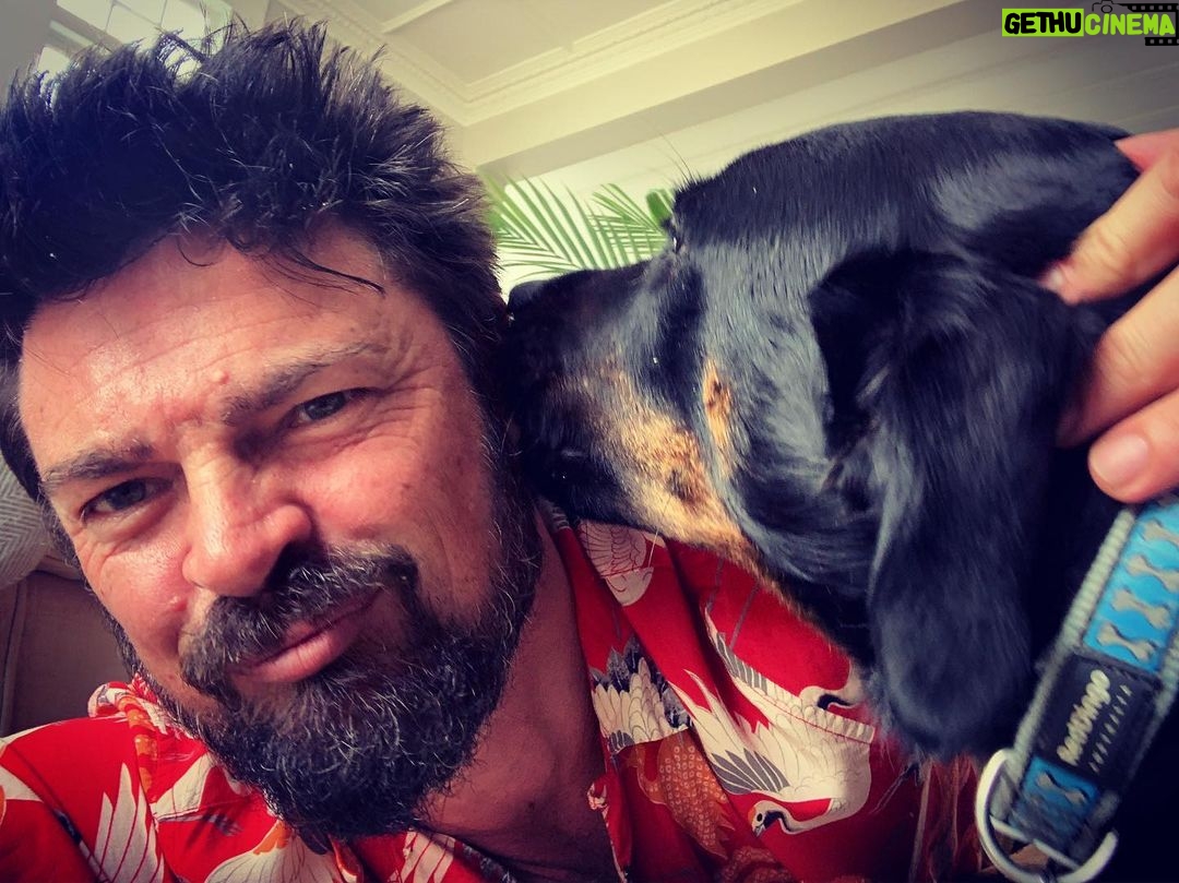 Karl Urban Instagram - Merry Xmas y’all ❤️🌲❤️🌲❤️🌲