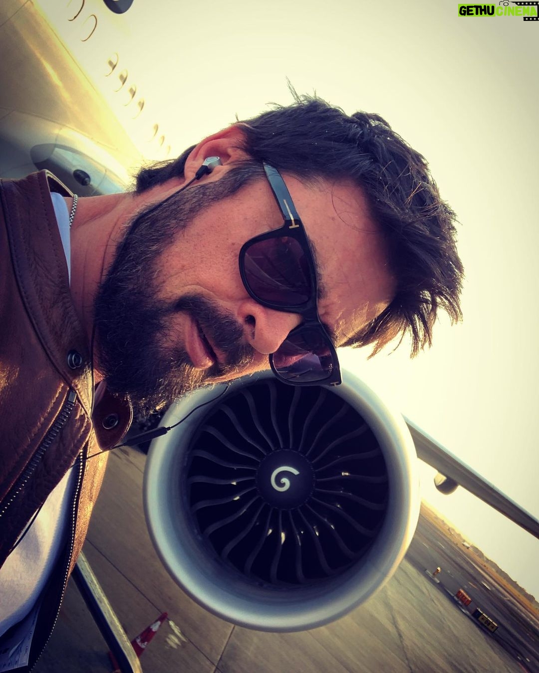 Karl Urban Instagram - Another happy landing π³πΏπ₯° #home #summer