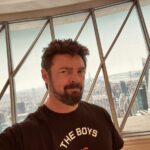 Karl Urban Instagram - Looking for office space in NYC ... this one has an alright view .