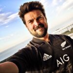 Karl Urban Instagram - Game day I’m backing our lads to get the job done ! Go @allblacks 🖤🇳🇿