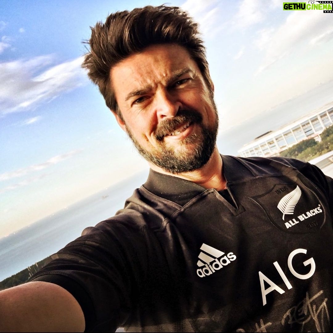 Karl Urban Instagram - Game day Iām backing our lads to get the job done ! Go @allblacks š¤š³šæ