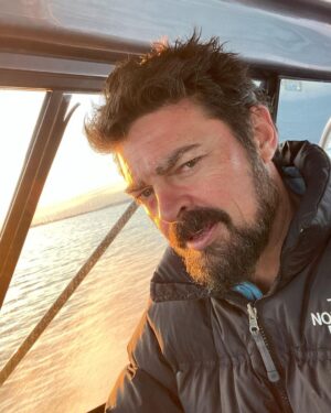 Karl Urban Instagram - Happy Fridays y’all 🤙🏾
Happy Saturdays 
down under