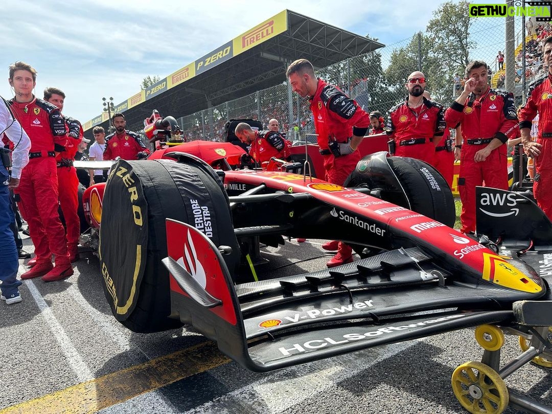 Karl Urban Instagram - Congrats 🏁🇮🇹@redbullracing @maxverstappen1 @schecoperez Epic record breaking race ! thanks to all the wonderful hospitality @f1 🙏🏽