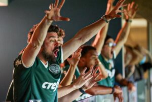 Karl Urban Instagram - Wow !!
Epic night at the football 
Obrigado @palmeiras & parabens pela sua 
linda vitoria 
🙏🏽❤️🇧🇷