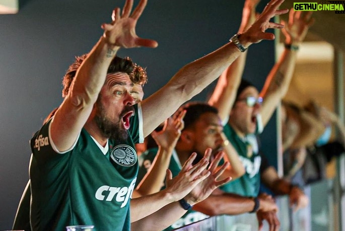 Karl Urban Instagram - Wow !! Epic night at the football Obrigado @palmeiras & parabens pela sua linda vitoria 🙏🏽❤️🇧🇷