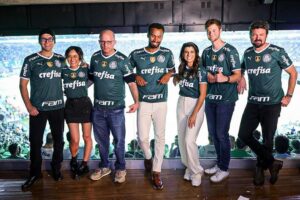 Karl Urban Instagram - Wow !!
Epic night at the football 
Obrigado @palmeiras & parabens pela sua 
linda vitoria 
🙏🏽❤️🇧🇷