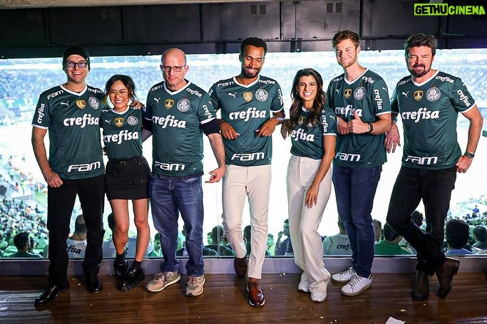 Karl Urban Instagram - Wow !! Epic night at the football Obrigado @palmeiras & parabens pela sua linda vitoria 🙏🏽❤️🇧🇷