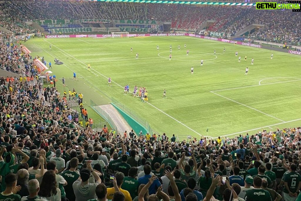 Karl Urban Instagram - Wow !! Epic night at the football Obrigado @palmeiras & parabens pela sua linda vitoria 🙏🏽❤️🇧🇷