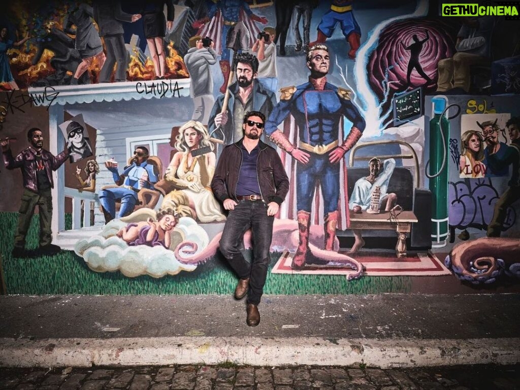 Karl Urban Instagram - O Papai Chegou, Brasil! 🇧🇷 Beco do Bartman
