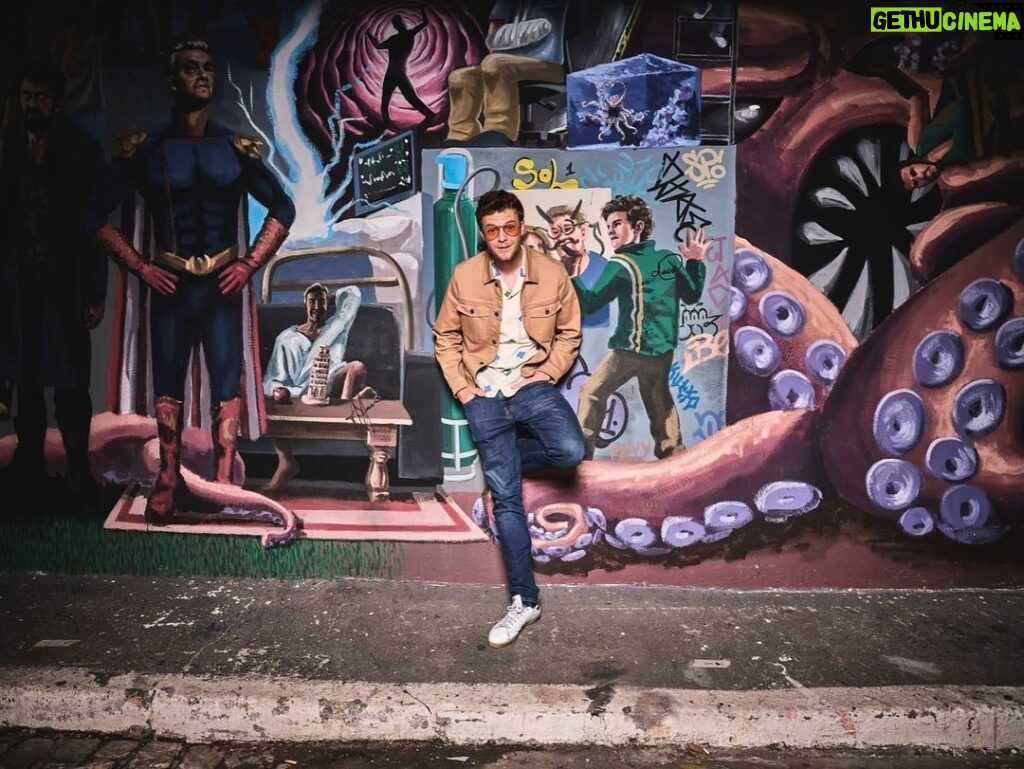 Karl Urban Instagram - O Papai Chegou, Brasil! 🇧🇷 Beco do Bartman