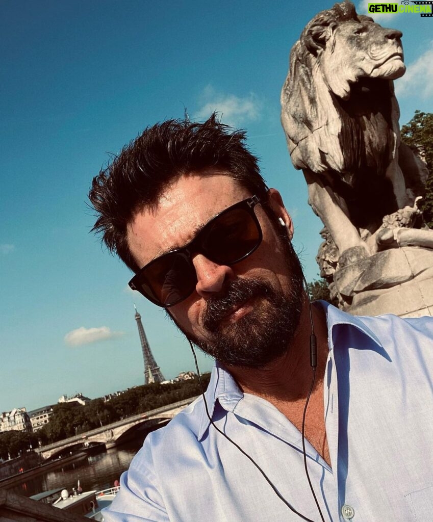 Karl Urban Instagram - Thanks to everyone who wished me a speedy recovery and thanks to everyone in Paris who helped me through a rough week . Merci 🙏🏽🇫🇷