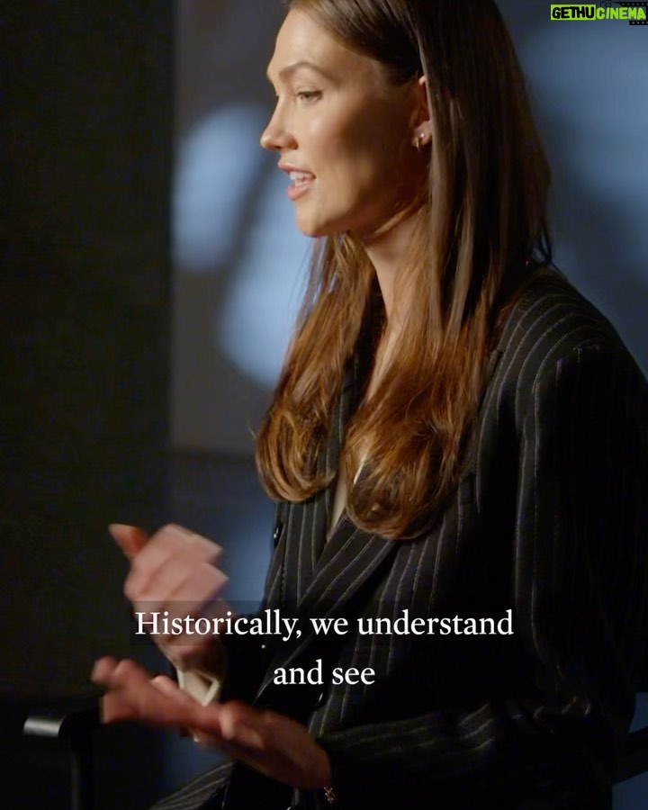 Karlie Kloss Instagram - I see art and code as mediums to express ideas, and great ideas can come from anyone anywhere. But unfortunately, women have historically been underrepresented and under appreciated in both industries. @kodewithklossy exists to help create access for young women and gender expansive teens to learn how to code and how to express their ideas and passions through technology. I am continually inspired by the ingenuity of the @kodewithklossy scholars and their artistry of code. Thank you to the team at @sothebys for lending a platform to highlight women artists (and coders) past, present and future. 🫶