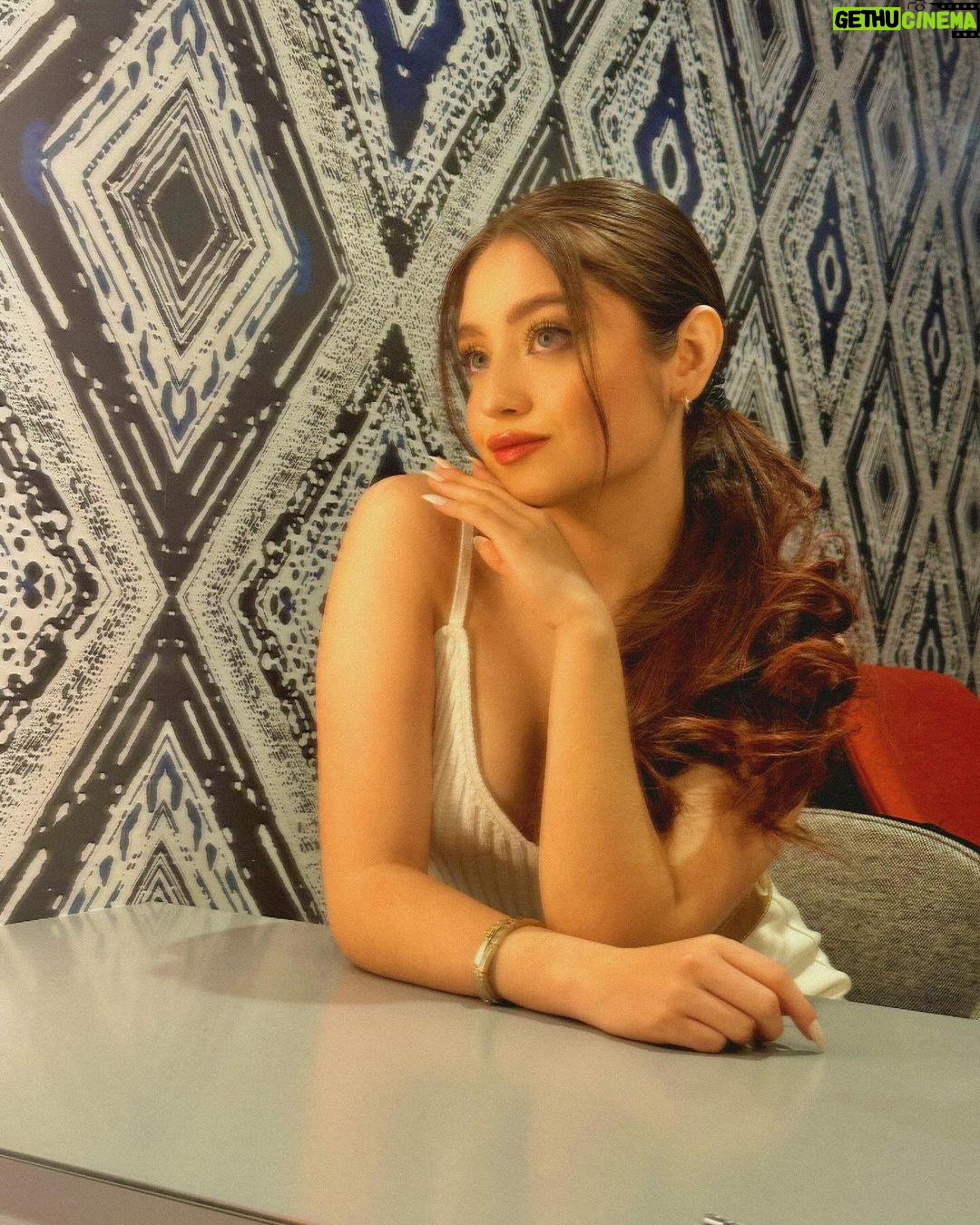 Karol Sevilla - 228.2K Likes - disfrutando ando! ✨🫶🏼💃🏻
