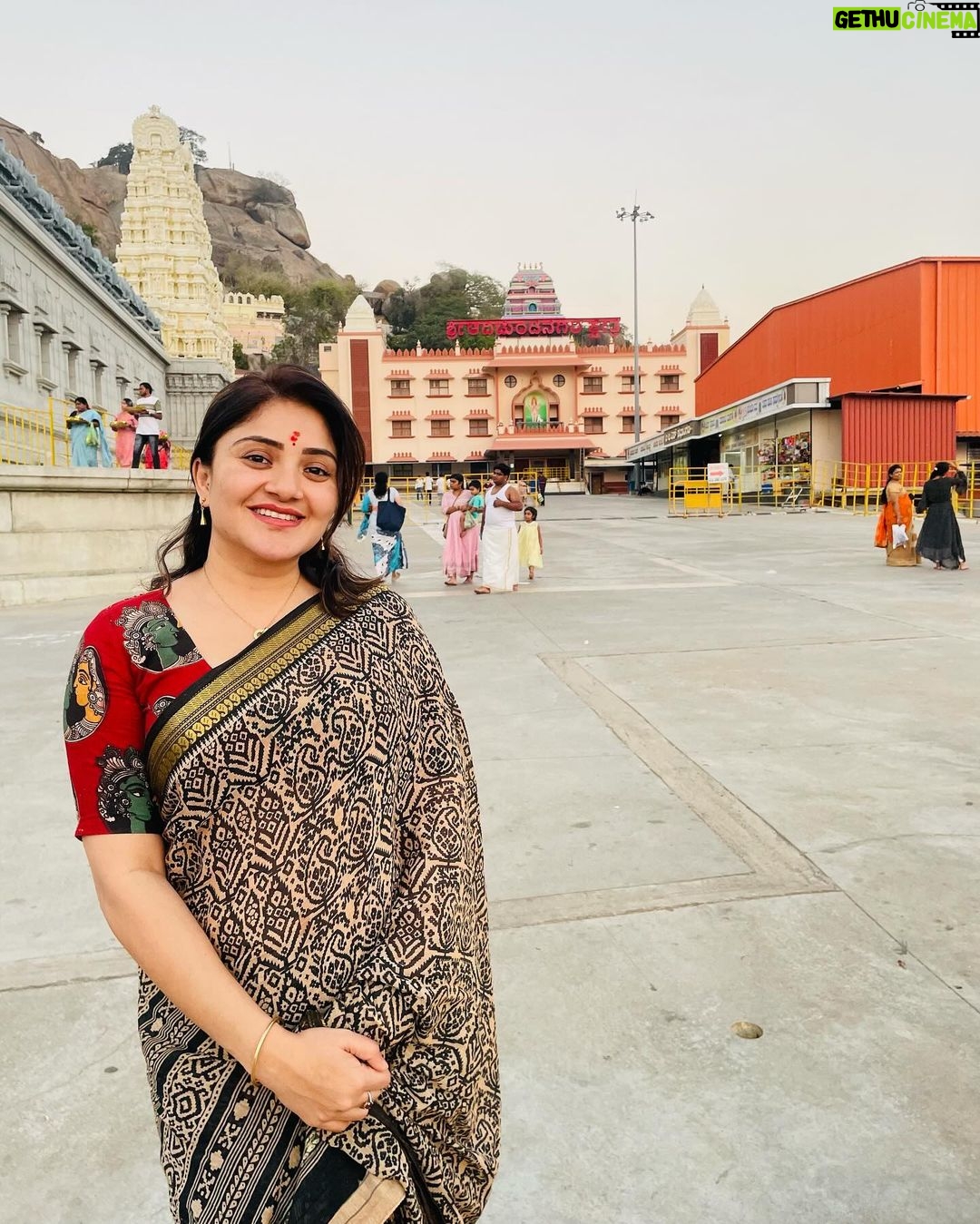 Karunya Ram Instagram - Divine 🙏🏻🍁❤️ : : : #adichunchanagiri #kalabairaveshwara #karunyaram #milkybeautykarunyaram Adichunchanagiri Temple
