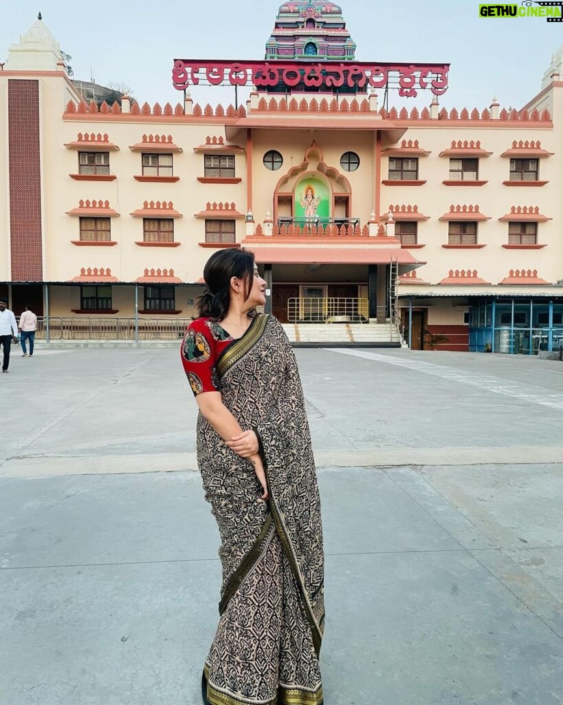 Karunya Ram Instagram - Divine 🙏🏻🍁❤️ : : : #adichunchanagiri #kalabairaveshwara #karunyaram #milkybeautykarunyaram Adichunchanagiri Temple