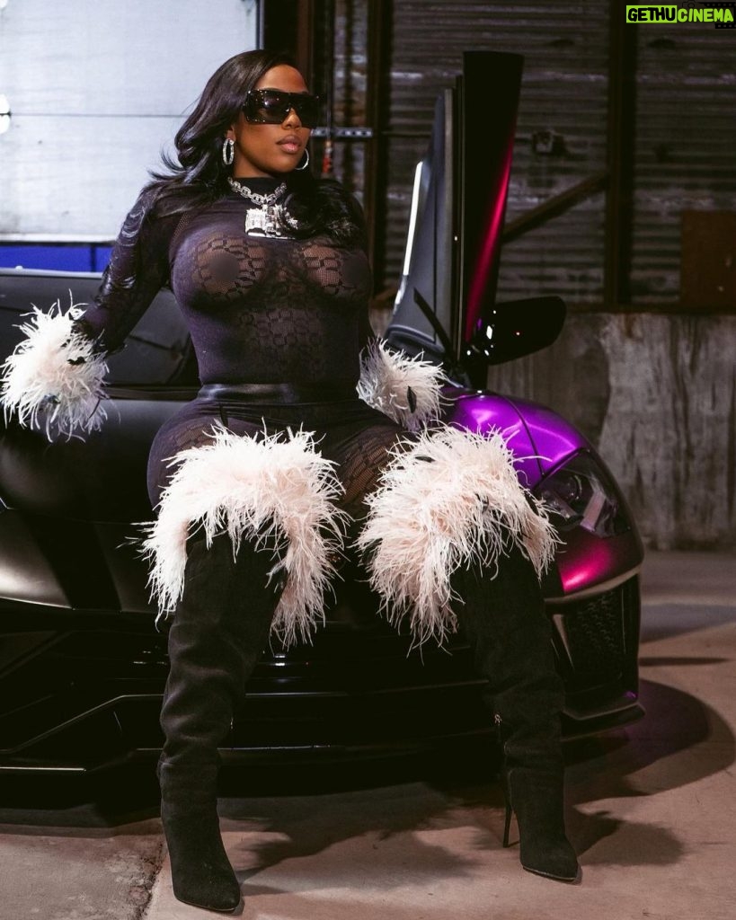 Kash Doll Instagram - Gearing up for the new years bout to drop this new hot shit on 1/5 🖤 y’all ready??? Get a sneak peak on my @onlyfans #linkinbio Boots & Gloves by: @iamjenniferle