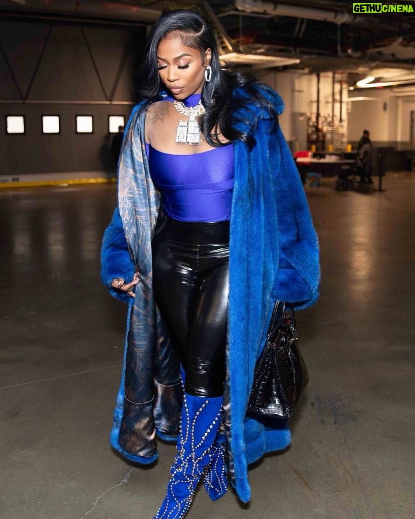 Kash Doll Instagram - THERE’S NO PLACE LIKE HOME 💙💙 DETROIT DONT OWE ME NOTHINGGG Hair by: @daisydoesmyhair Hair provided by: @miinkbrazilian_hair Makeup by: @faschaniecesta Fur custom made by: @the_fancy_success Detroit, Michigan