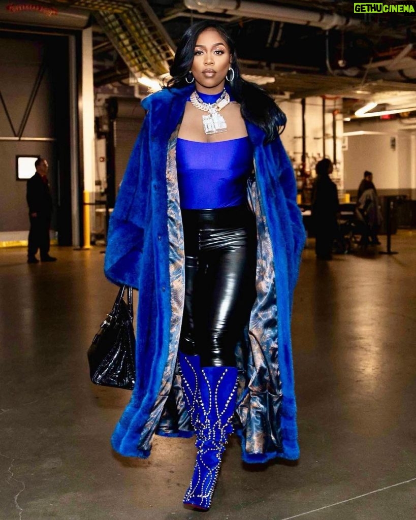 Kash Doll Instagram - THERE’S NO PLACE LIKE HOME 💙💙 DETROIT DONT OWE ME NOTHINGGG Hair by: @daisydoesmyhair Hair provided by: @miinkbrazilian_hair Makeup by: @faschaniecesta Fur custom made by: @the_fancy_success Detroit, Michigan