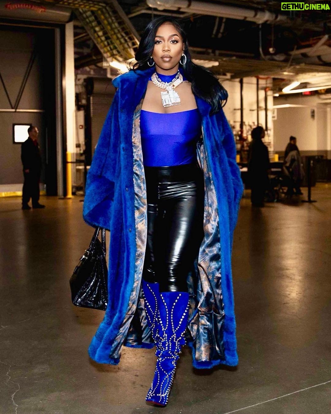 Kash Doll Instagram - THERE’S NO PLACE LIKE HOME 💙💙 DETROIT DONT OWE ME NOTHINGGG Hair by: @daisydoesmyhair Hair provided by: @miinkbrazilian_hair Makeup by: @faschaniecesta Fur custom made by: @the_fancy_success Detroit, Michigan