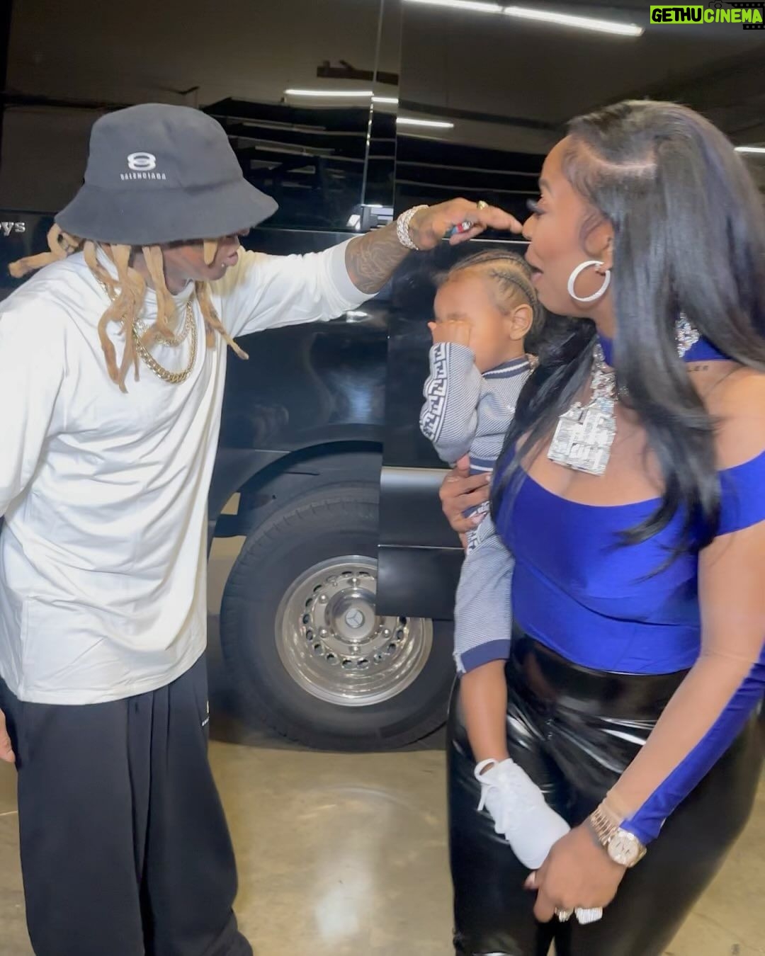 Kash Doll Instagram - THERE’S NO PLACE LIKE HOME 💙💙 DETROIT DONT OWE ME NOTHINGGG Hair by: @daisydoesmyhair Hair provided by: @miinkbrazilian_hair Makeup by: @faschaniecesta Fur custom made by: @the_fancy_success Detroit, Michigan