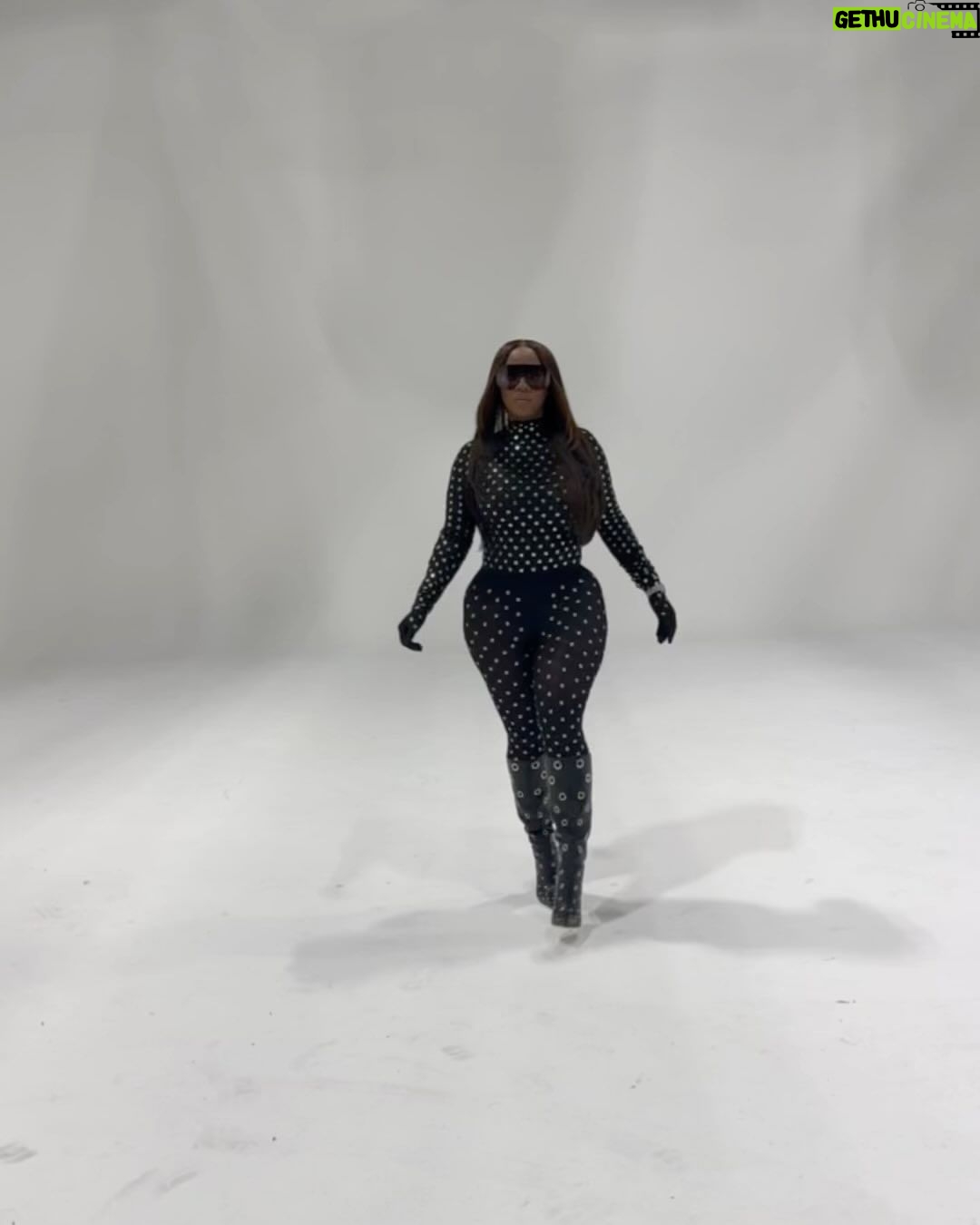 Kash Doll Instagram - What do i look like i worry about? Not a damn thing