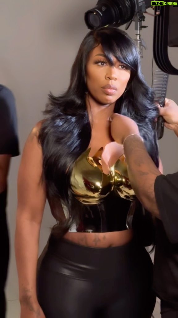 Kash Doll Instagram - A lil behind the scenes for the cover shoot! I forgot to thank @selfhood_official for my gold plated top! Pics taken by @chadlawsonphotos 🔥