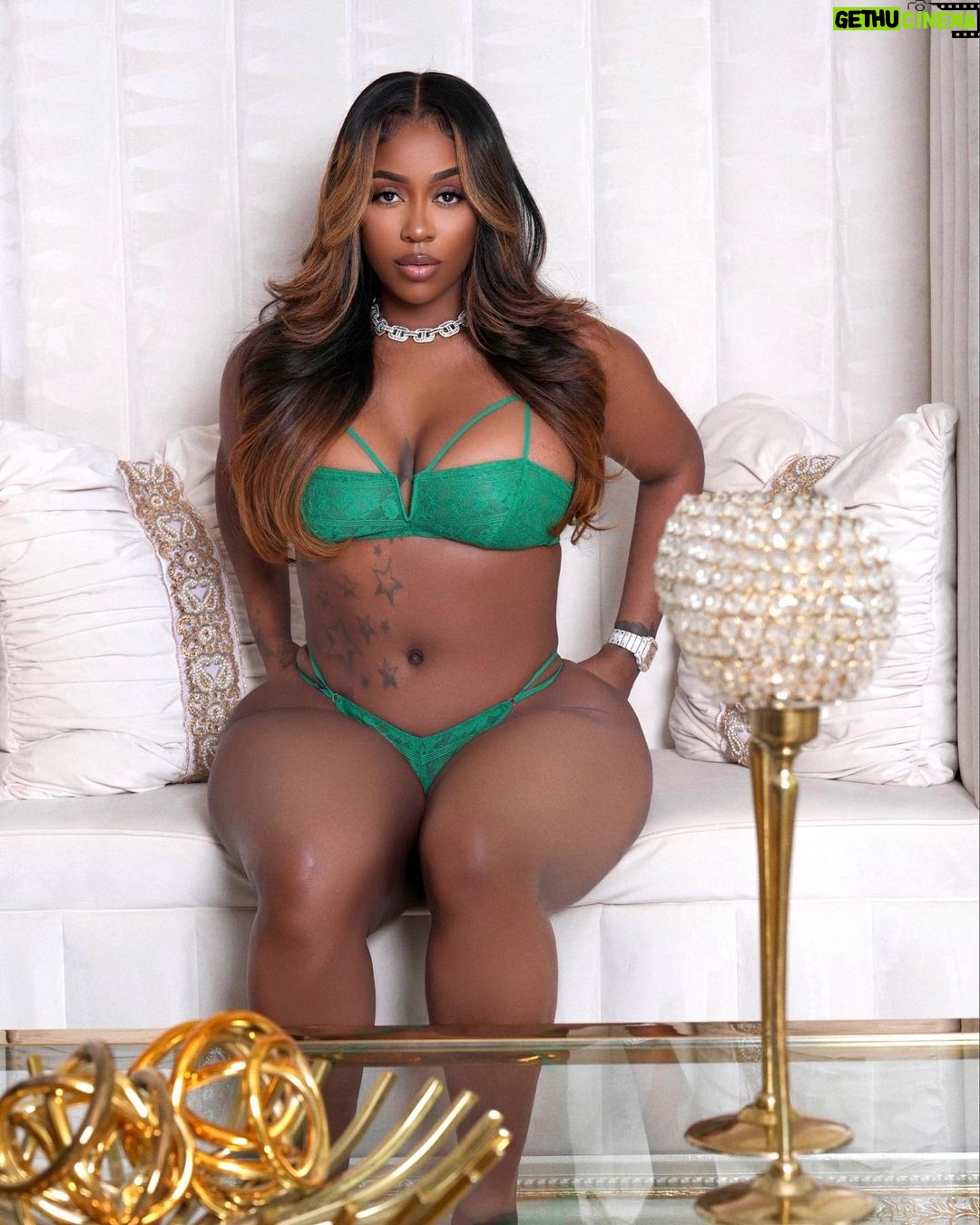 Kash Doll Instagram - Get head then imma head out ✌🏾 @savagexfenty #savagexambassador