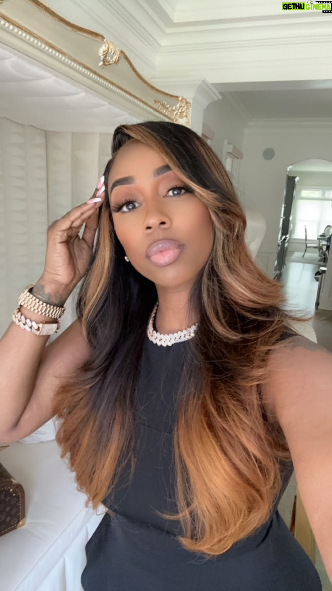 Kash Doll - 469.2K Likes - New color alert!!! @everythingbyd_ did datttt