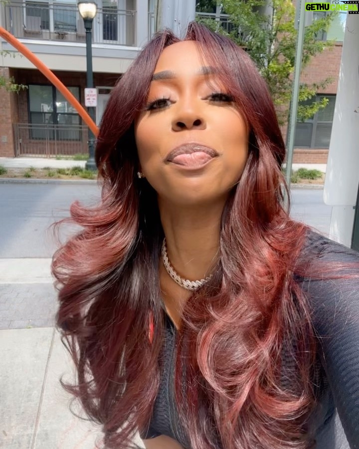 Kash Doll Instagram - I’m back y’all all i needed was my hair done!! Alabama and Stl what’s good Hair @daisydoesmyhair Make up @facesbyl Unit @miinkbrazilian_hair Colored by @everythingbyd_