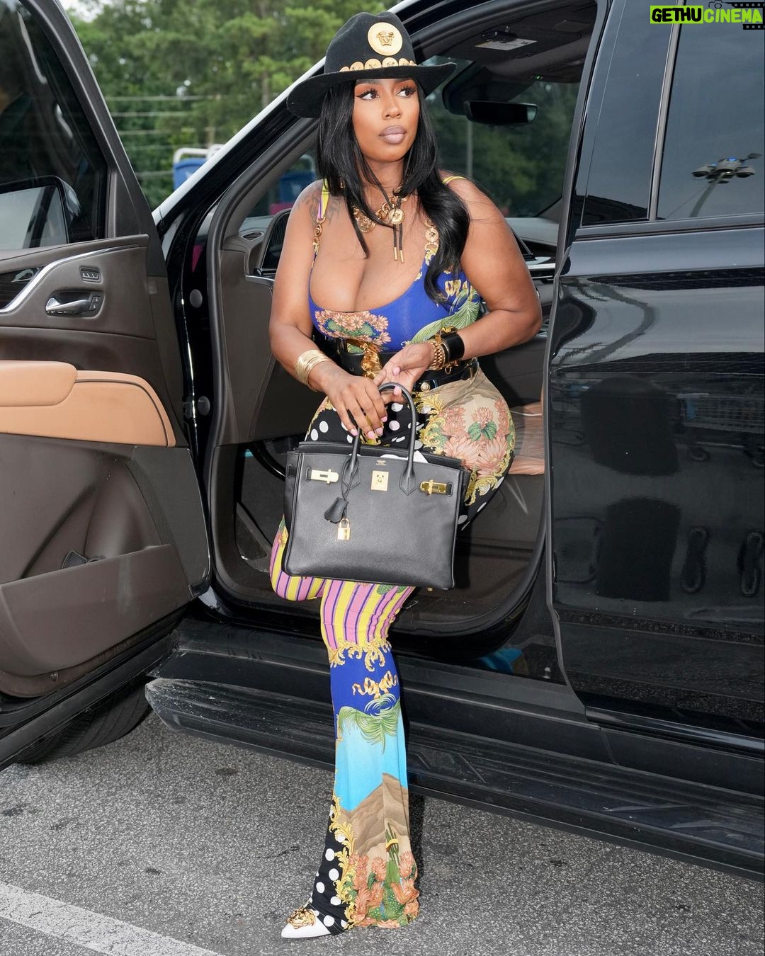 Kash Doll Instagram - Me and my baby @babykashrich went on a trip yesterday can y’all guess where we had to go? @styledbyjovon_