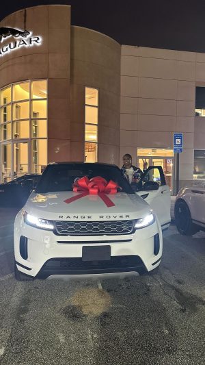 Kash Doll Instagram - Early Christmas for my Bonnie @_chauney new range gang!! I love you forever! You deserve it all thank you from me and @babykashrich ❤️ you the best sister i can ask for #grateful #mybackbone

Thank you @justinthedealer_ for helping us 

Coat from @furluxx