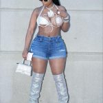 Kash Doll Instagram - And i reeled like I’m fishing Damn i caught a Detroit piston Hair @hairstylesby_nayy Bra top @jordendime_ Detroit, Michigan