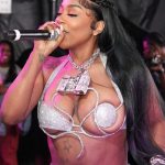 Kash Doll Instagram - And i reeled like I’m fishing Damn i caught a Detroit piston Hair @hairstylesby_nayy Bra top @jordendime_ Detroit, Michigan