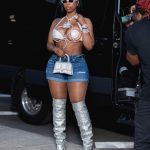 Kash Doll Instagram - And i reeled like I’m fishing Damn i caught a Detroit piston Hair @hairstylesby_nayy Bra top @jordendime_ Detroit, Michigan