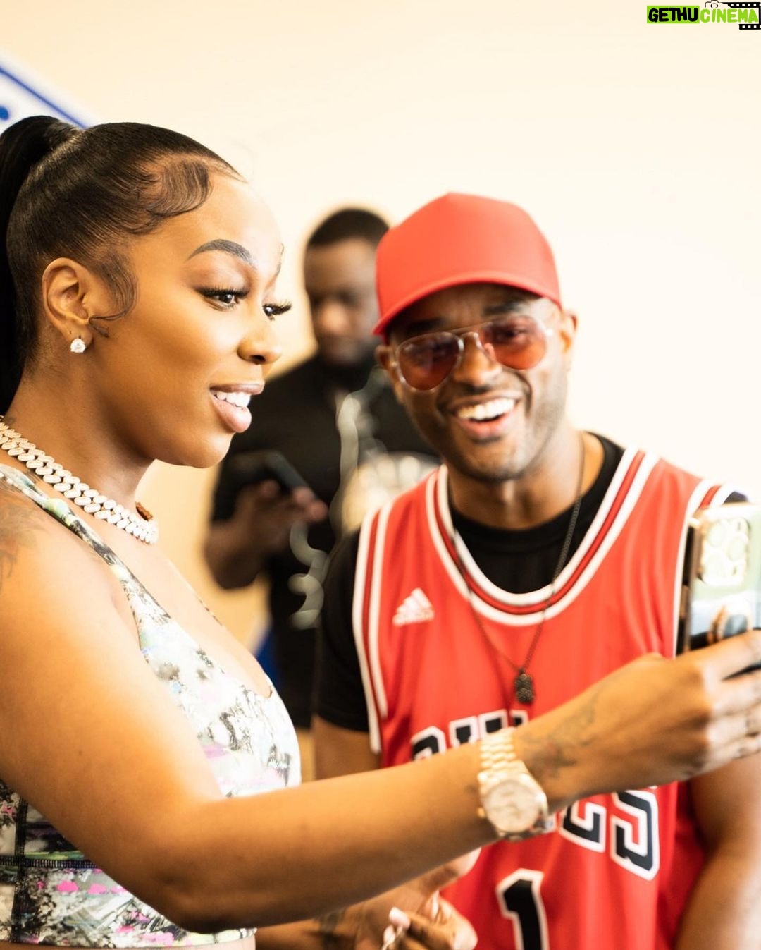Kash Doll Instagram - I ain’t a fan of many but come on now menace ll society? Love jones? Dead presidents? He still look like o dog 90 years later lol @larenztate Besides that i balled on every nigga yesterday at the Duffey’s hope charity celebrity basketball game! Hair: @dontethehairstylist MUA: @muaaperfection 📸 @3rdivisions_ Deleware