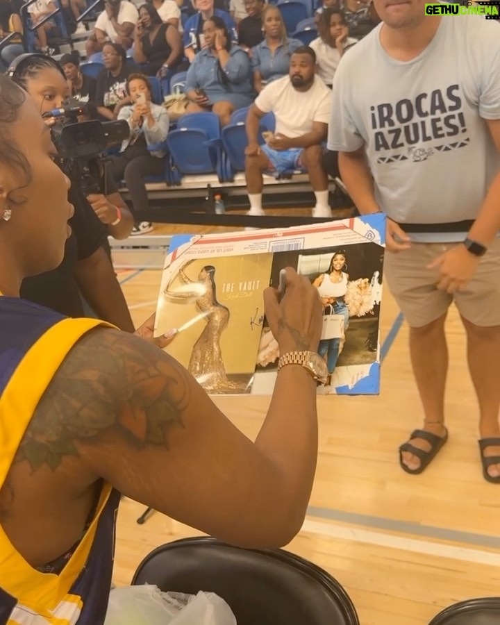 Kash Doll Instagram - I ain’t a fan of many but come on now menace ll society? Love jones? Dead presidents? He still look like o dog 90 years later lol @larenztate Besides that i balled on every nigga yesterday at the Duffey’s hope charity celebrity basketball game! Hair: @dontethehairstylist MUA: @muaaperfection 📸 @3rdivisions_ Deleware