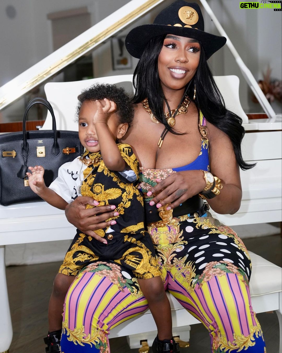 Kash Doll Instagram - Me and my baby @babykashrich went on a trip yesterday can y’all guess where we had to go? @styledbyjovon_