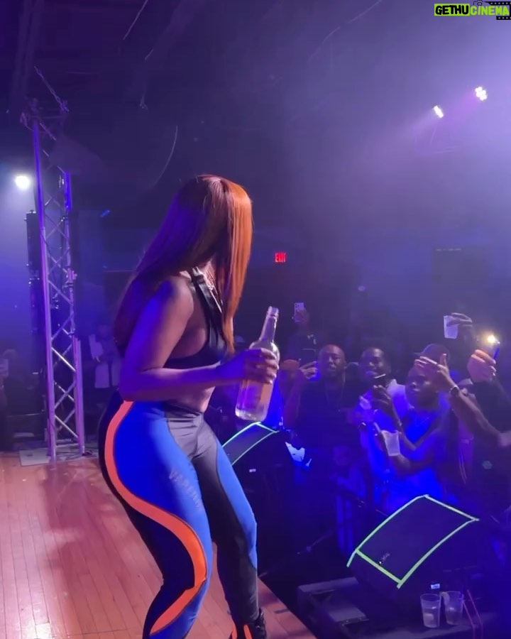 Kash Doll - 454.7K Likes - We on Tito’s or champagne this summer?
Make up @kingquite_
@daisydoesmyhair