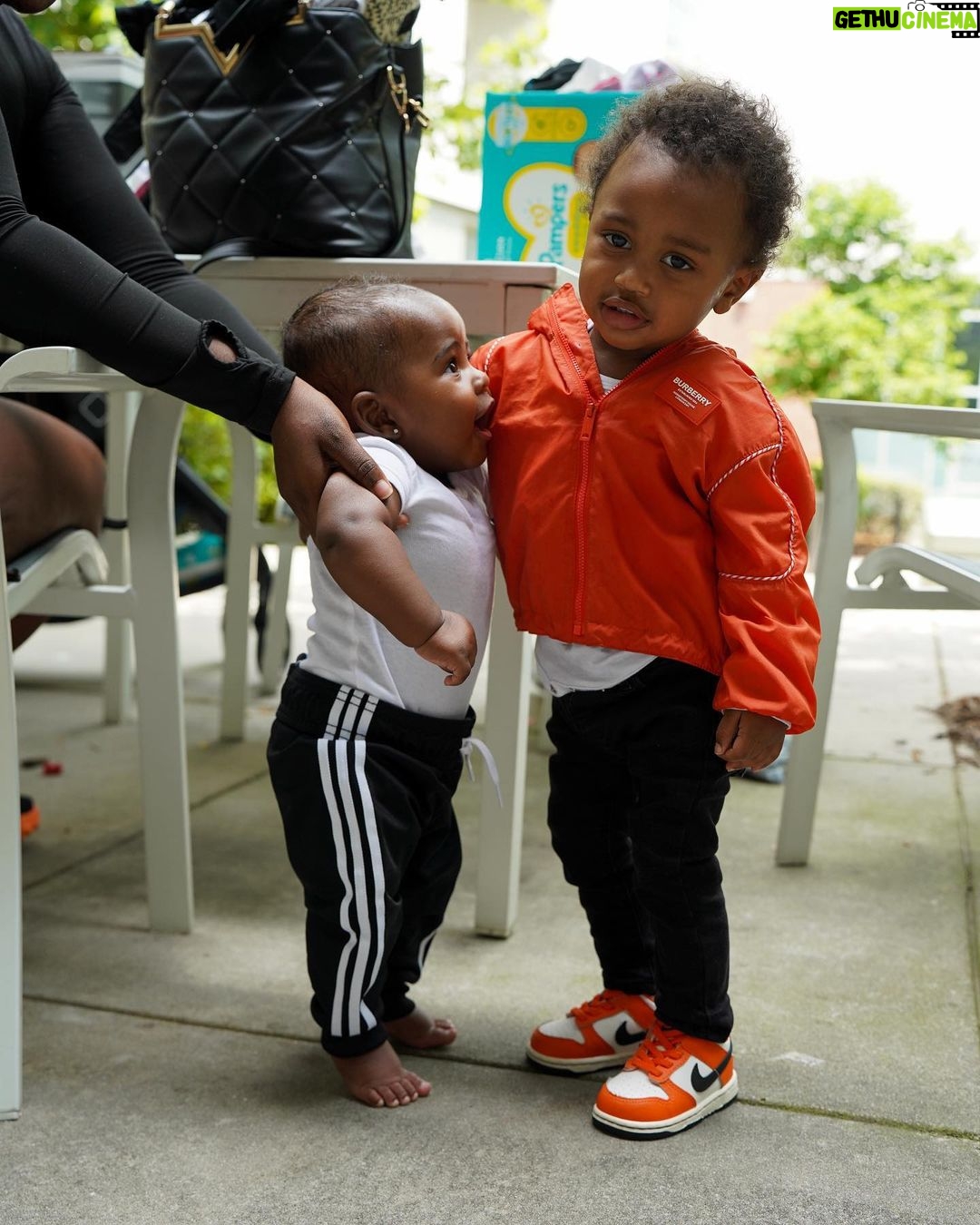 Kash Doll Instagram - My baby helped and played with the kids of the mothers we gave away all of his new and used baby stuff ๐ it was amazing thank u @softloftatl @southernfirekitchen @evansconciergefm @officiallybrodie For helping me make this day special