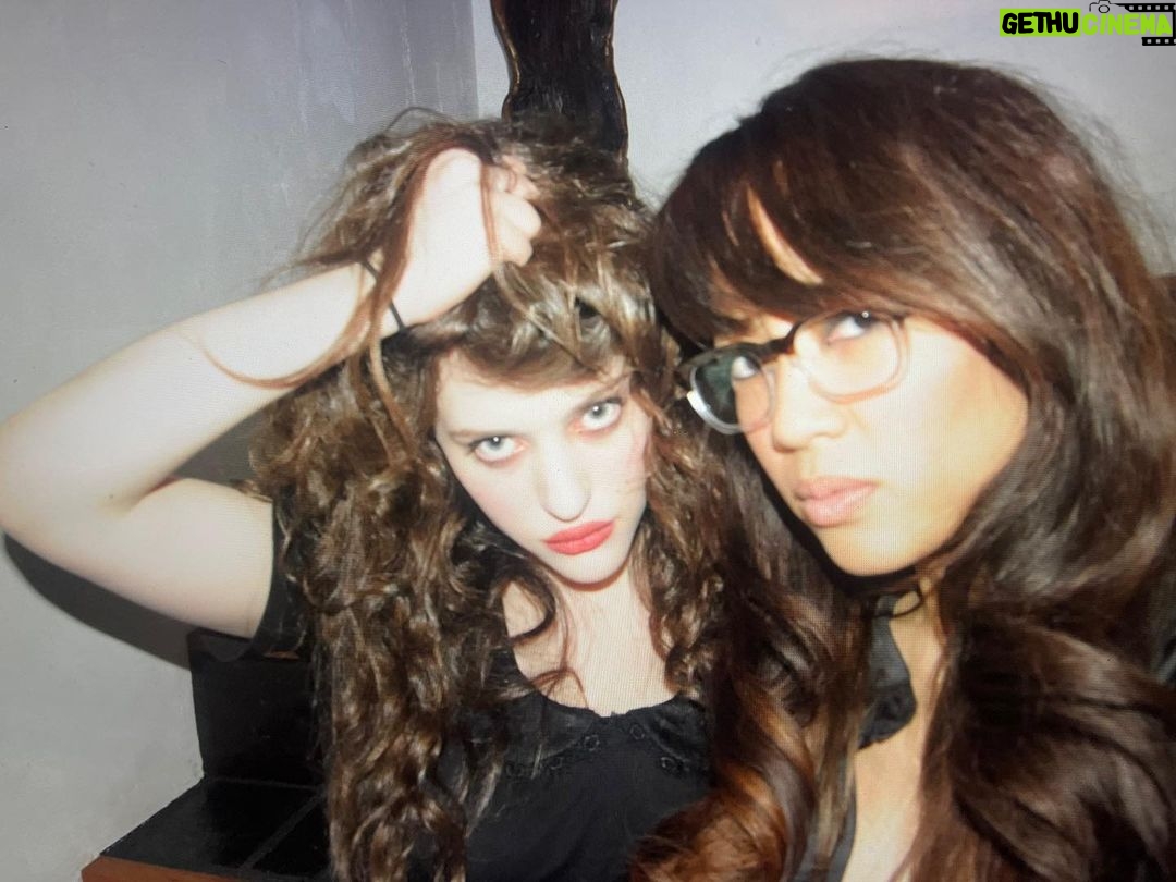 Kat Dennings Instagram - Absolutely nobody knits at parties since we left the scene @rodeneronquillo
