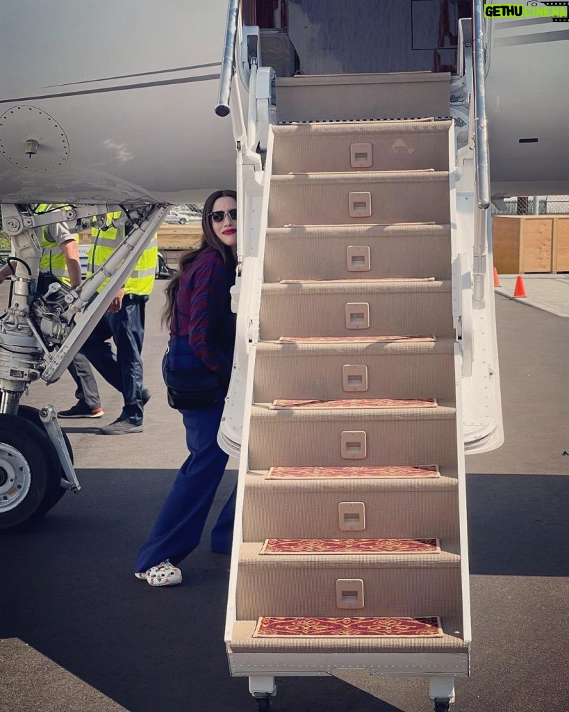 Kat Dennings Instagram - If you need me I’ll be under this plane 📷 @brendasong