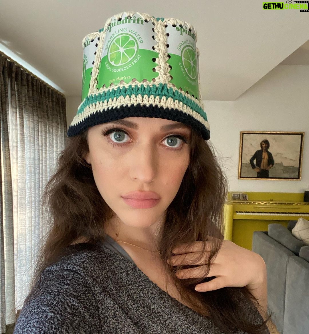 Kat Dennings Instagram - Tell me youโre obsessed with Spindrift without telling me youโre obsessed with Spindrift ๐๐๐๐ @drinkspindrift #realfruittastesbetter #spindriftpartner