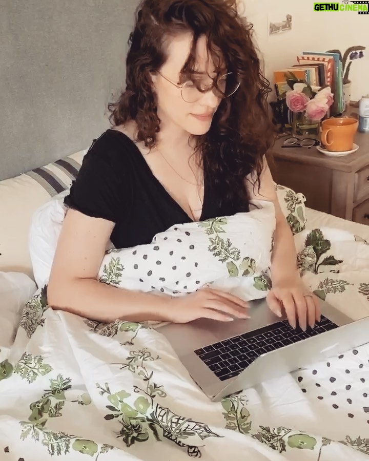Kat Dennings Instagram - I also do ✨typing✨ cc: @bonnie_chance @scarcurtis Competent Writers