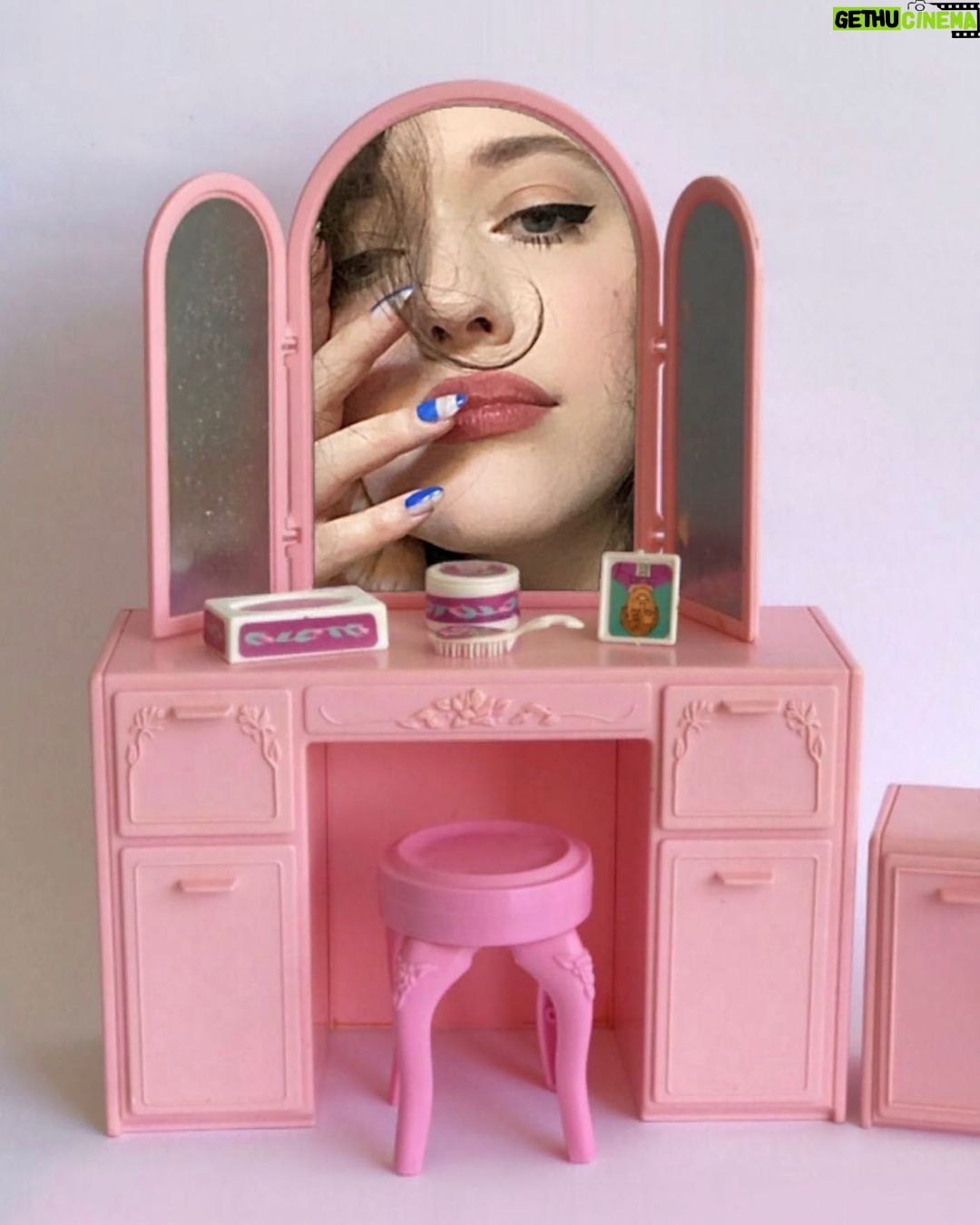 Kat Dennings Instagram - fancy seeing you here